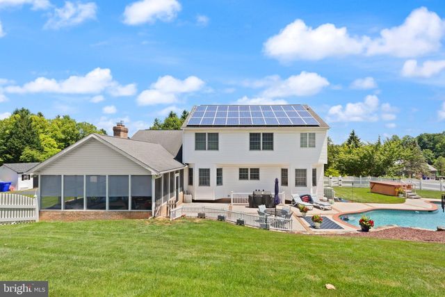 208 SUMMERS LN, New Freedom, PA 17349