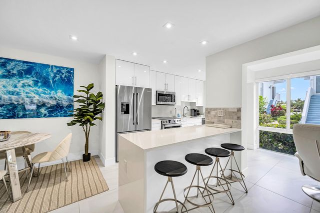 425 Bayshore Drive 15, Fort Lauderdale, FL 33304
