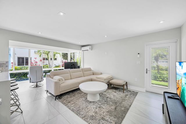 425 Bayshore Drive 15, Fort Lauderdale, FL 33304