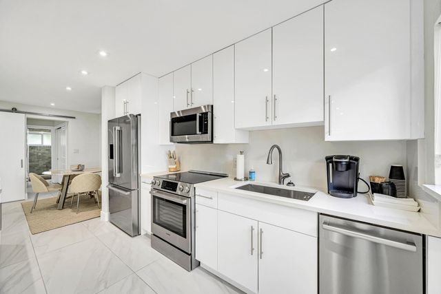 425 Bayshore Drive 15, Fort Lauderdale, FL 33304