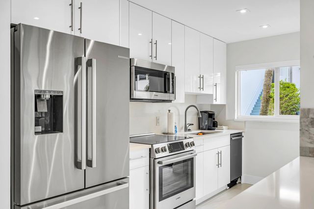 425 Bayshore Drive 15, Fort Lauderdale, FL 33304