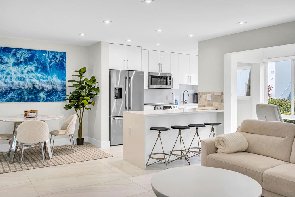 425 Bayshore Drive 15, Fort Lauderdale, FL 33304