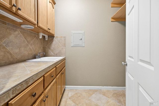 1046 Allen St, Petaluma, CA 94954