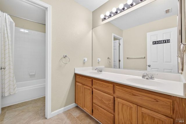 1046 Allen St, Petaluma, CA 94954