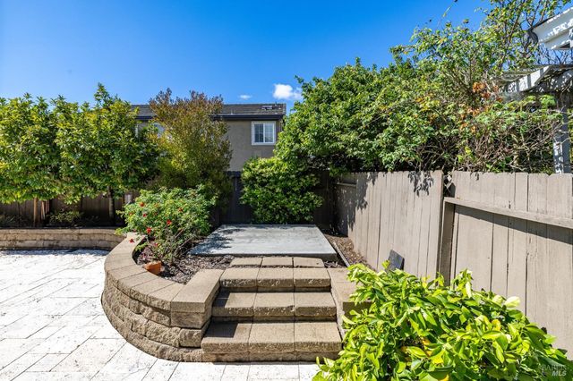 1046 Allen St, Petaluma, CA 94954