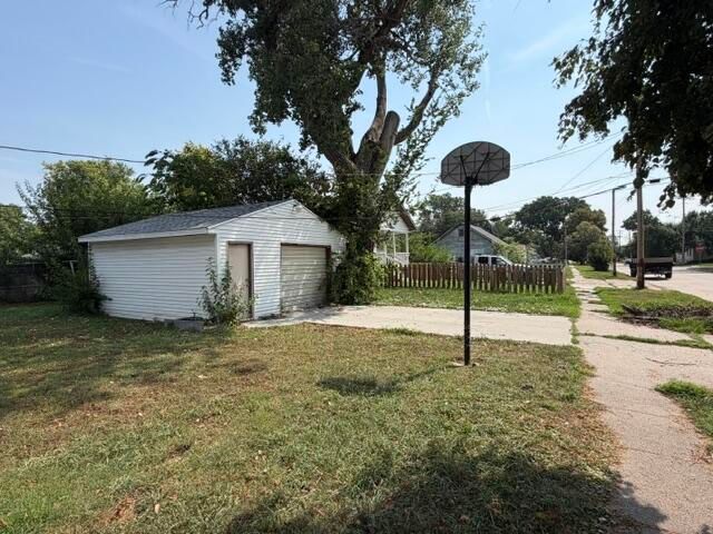 2429 S 8TH Street, Council Bluffs, IA 51501