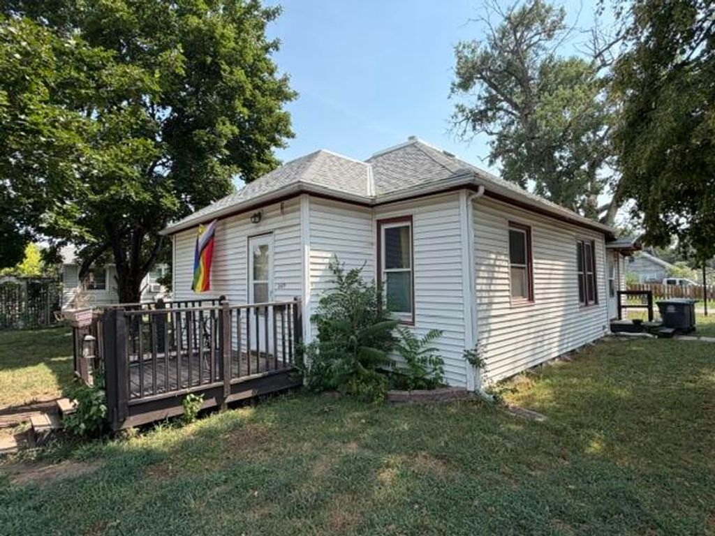2429 S 8TH Street, Council Bluffs, IA 51501