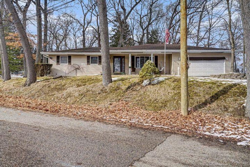 1775 Monroe Beach, Battle Creek, MI 49014