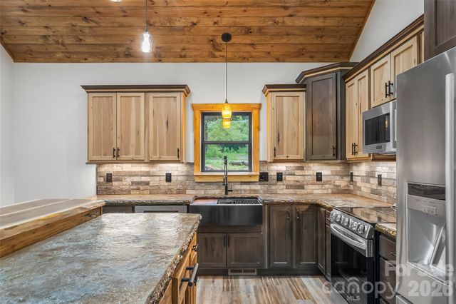1737 Newfound Road, Leicester, NC 28748