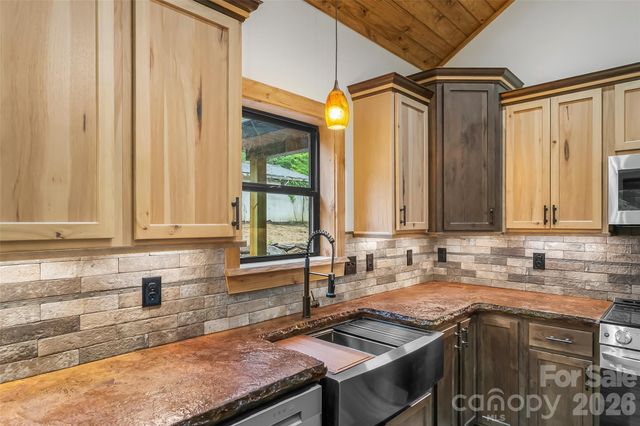 1737 Newfound Road, Leicester, NC 28748