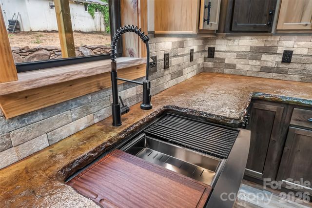 1737 Newfound Road, Leicester, NC 28748