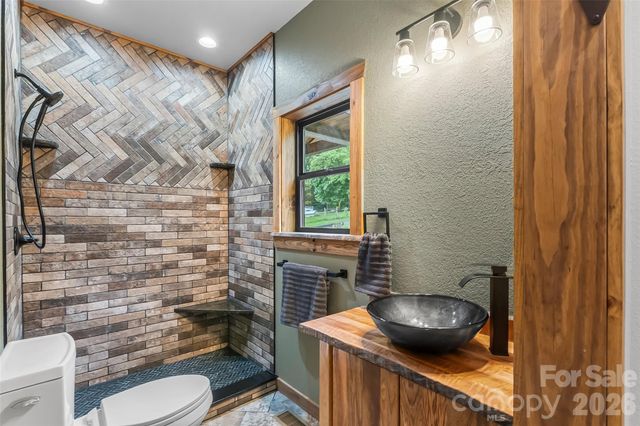 1737 Newfound Road, Leicester, NC 28748