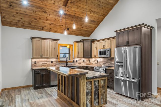 1737 Newfound Road, Leicester, NC 28748