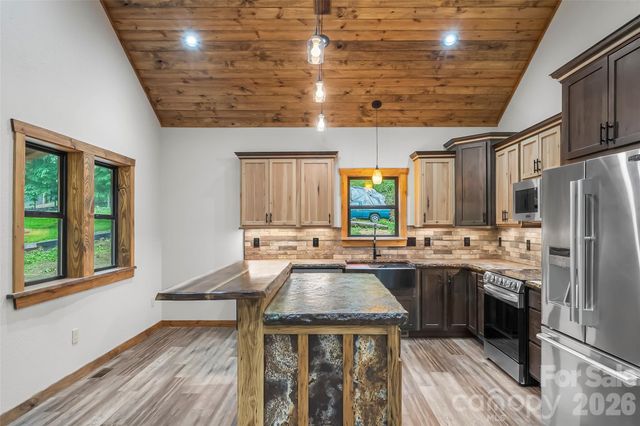 1737 Newfound Road, Leicester, NC 28748