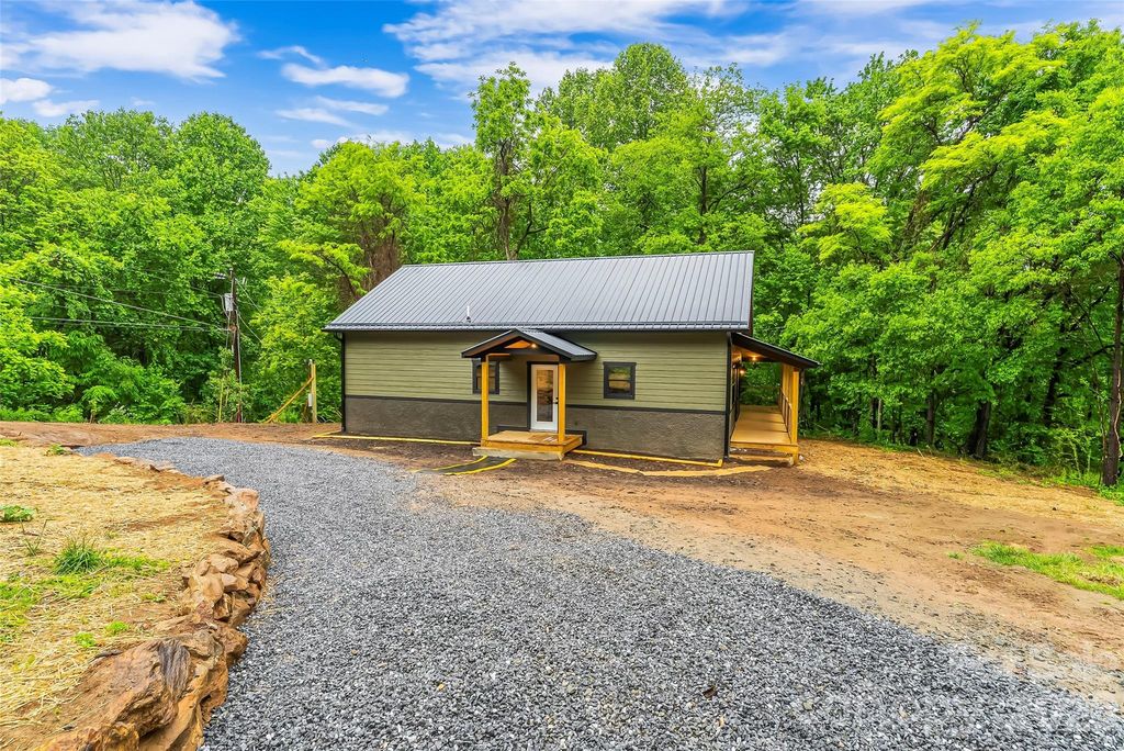 1737 Newfound Road, Leicester, NC 28748
