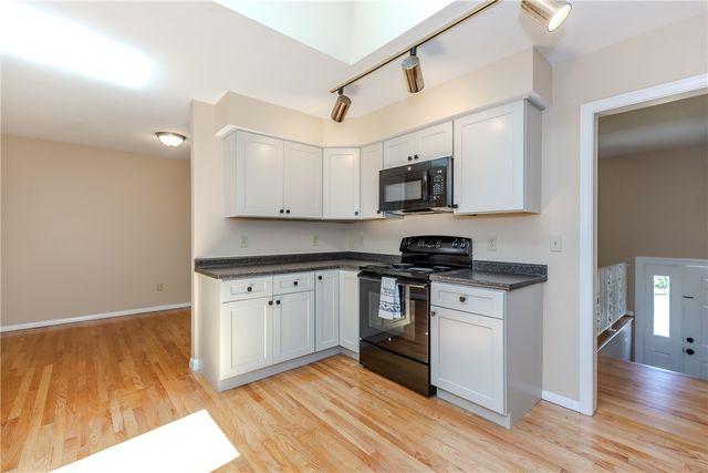 26 Seneca Road, Portsmouth, RI 02871