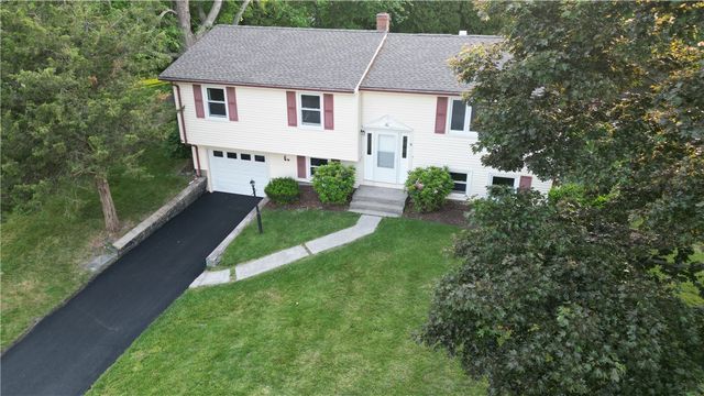 26 Seneca Road, Portsmouth, RI 02871