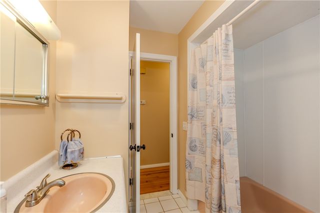 26 Seneca Road, Portsmouth, RI 02871