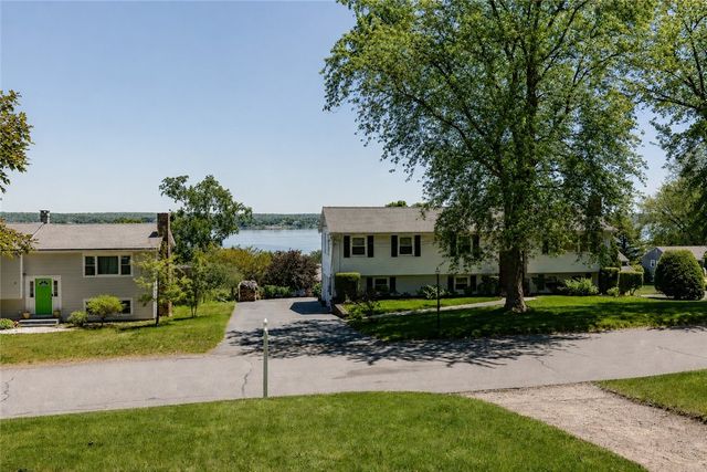 26 Seneca Road, Portsmouth, RI 02871