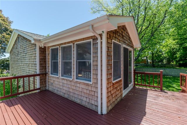 26 Seneca Road, Portsmouth, RI 02871
