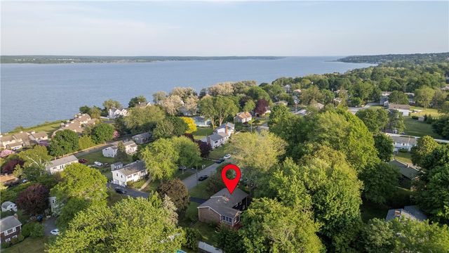 26 Seneca Road, Portsmouth, RI 02871