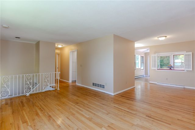 26 Seneca Road, Portsmouth, RI 02871