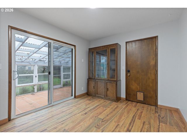 2950 Ne AZALEA St, Hillsboro, OR 97124