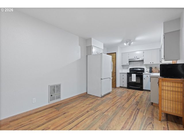 2950 Ne AZALEA St, Hillsboro, OR 97124