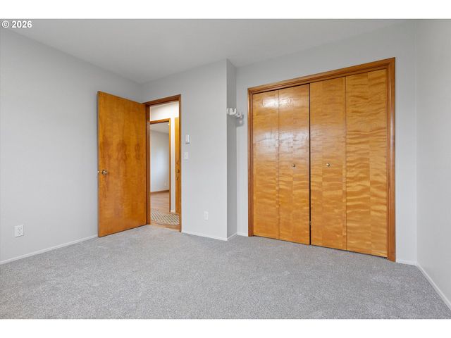 2950 Ne AZALEA St, Hillsboro, OR 97124