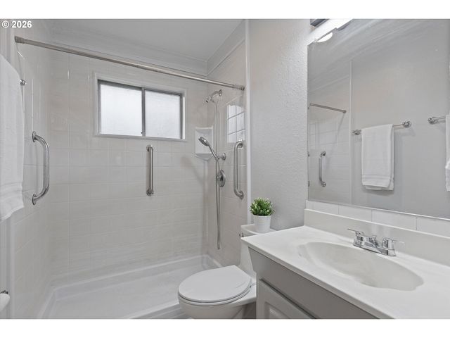 2950 Ne AZALEA St, Hillsboro, OR 97124