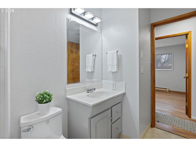 2950 Ne AZALEA St, Hillsboro, OR 97124