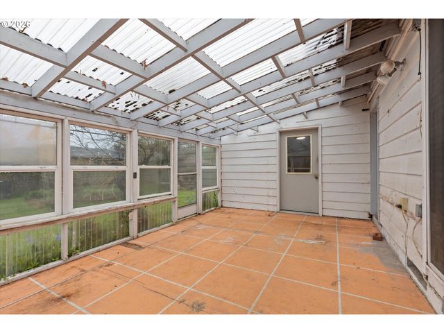 2950 Ne AZALEA St, Hillsboro, OR 97124