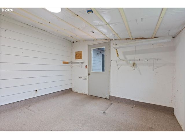 2950 Ne AZALEA St, Hillsboro, OR 97124