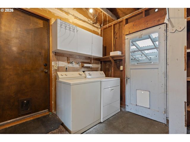 2950 Ne AZALEA St, Hillsboro, OR 97124