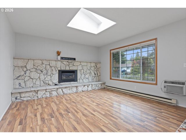 2950 Ne AZALEA St, Hillsboro, OR 97124