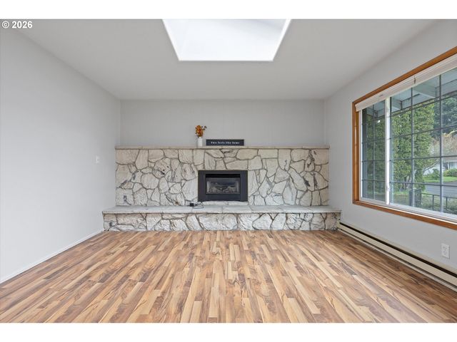 2950 Ne AZALEA St, Hillsboro, OR 97124