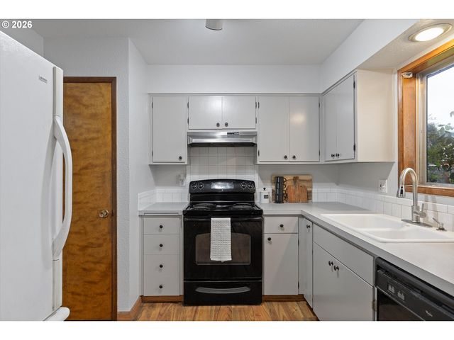 2950 Ne AZALEA St, Hillsboro, OR 97124