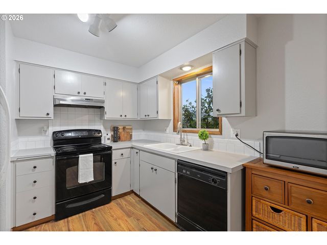 2950 Ne AZALEA St, Hillsboro, OR 97124