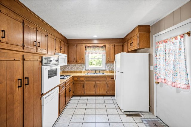 1975 Little River Church Road, Hopkinsville, KY 42240