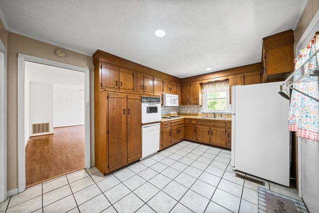 1975 Little River Church Road, Hopkinsville, KY 42240