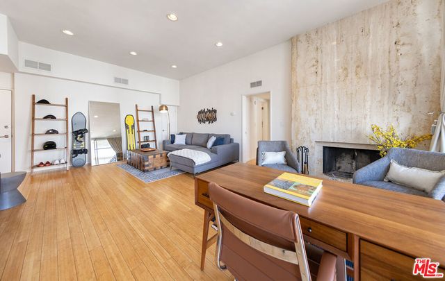 11970 Montana Avenue 308, Los Angeles, CA 90049
