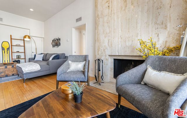 11970 Montana Avenue 308, Los Angeles, CA 90049