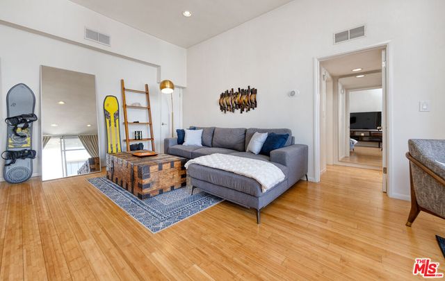 11970 Montana Avenue 308, Los Angeles, CA 90049