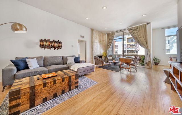11970 Montana Avenue 308, Los Angeles, CA 90049