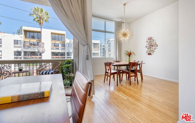 11970 Montana Avenue 308, Los Angeles, CA 90049
