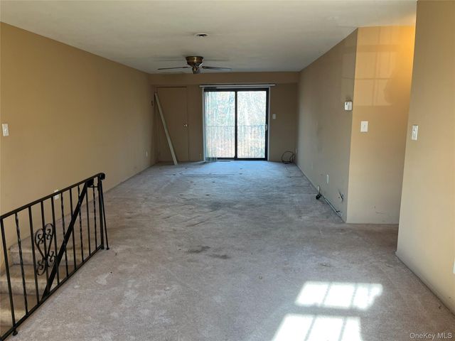 45 Newbrook Lane 45, Bay Shore, NY 11706