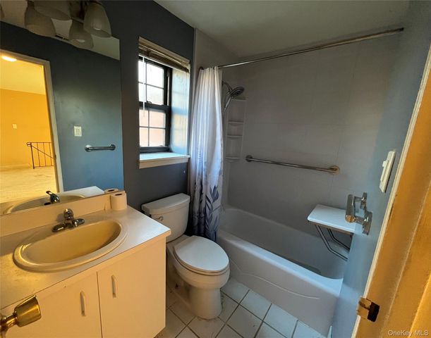 45 Newbrook Lane 45, Bay Shore, NY 11706