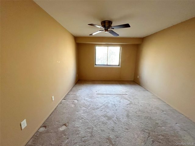 45 Newbrook Lane 45, Bay Shore, NY 11706