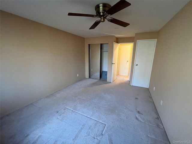 45 Newbrook Lane 45, Bay Shore, NY 11706