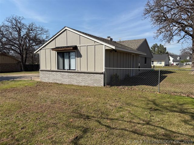 1218 Wade Wells Drive, Henryetta, OK 74437
